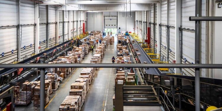 En las entrañas (y operativa) del ‘km. 0’ por el que pasarán un millón de paquetes al día entre el Black Friday y Navidad