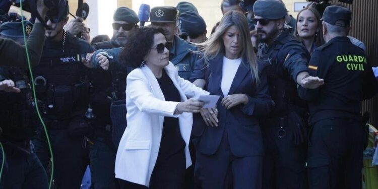 Maribel Vilaplana, a su llegada al juzgado de Catarroja