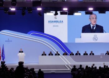 Florentino pospone el cambio societario y carga duramente contra Tebas, UEFA, el Barça, el caso Negreira, los árbitros…