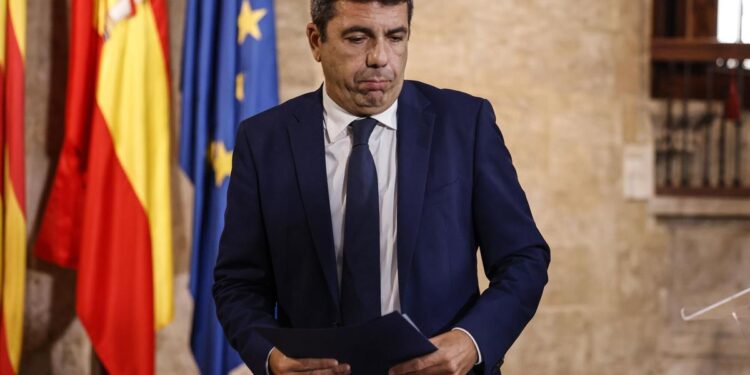 Mazón dimite sin convocar elecciones y se queda como diputado