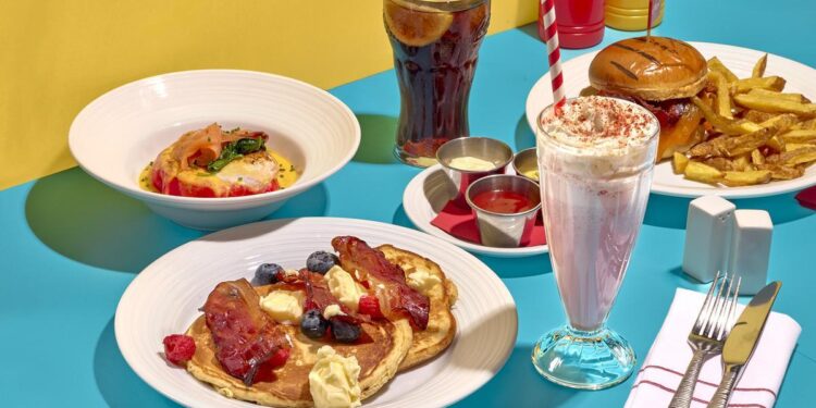 Pancakes esponjosos, bacon crujiente y milkshakes XXL: así es el brunch que recorre Estados Unidos sin salir de Atocha