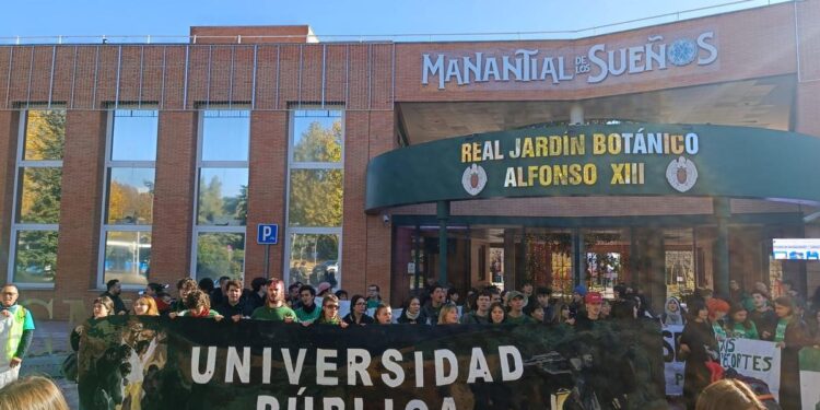 Los piquetes informativos marcan el inicio de la huelga de las universidades madrileñas por la ‘asfixia’ económica