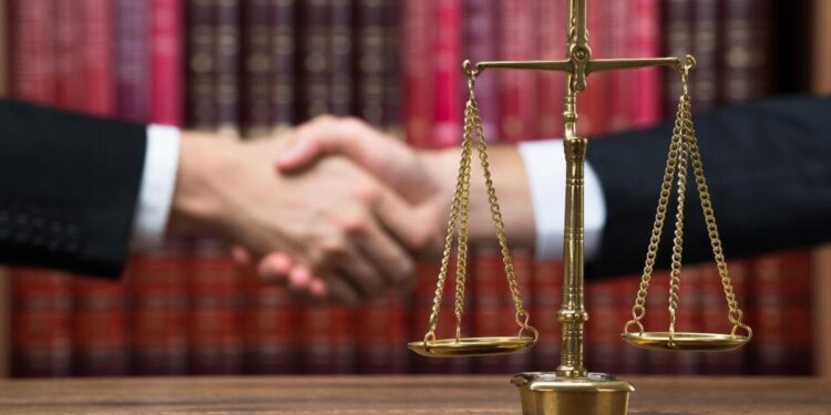 La Comunidad de Madrid elimina la tasa del arbitraje en alquileres y ofrecerá gratis la mediación entre propietarios e inquilinos