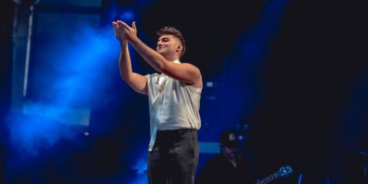 Juanjo Bona, en pie de guerra: una romería improvisada en Madrid con la jota aragonesa por bandera