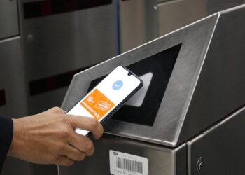 Todo listo para llevar en el móvil el abono transporte de Madrid, pero solo en estos dispositivos