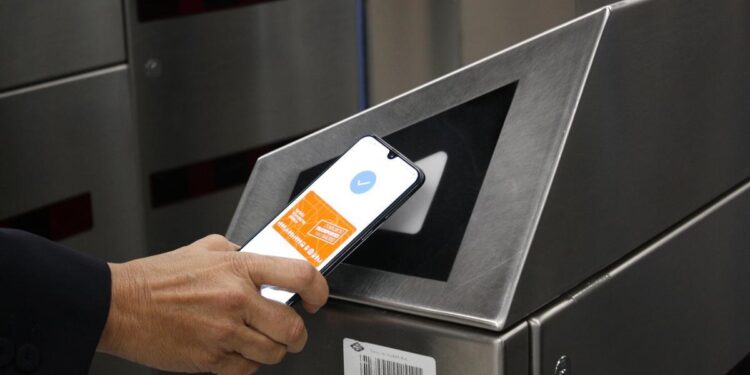 Todo listo para llevar en el móvil el abono transporte de Madrid, pero solo en estos dispositivos