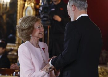 Felipe VI concede a la Reina Sofía el Toisón de Oro por ‘su dedicación y entrega’ a España y a la Corona