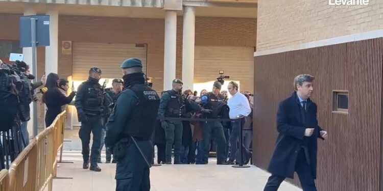 El propietario del restaurante en el que comió Carlos Mazón y Maribel Vilaplana llega a declarar ante la jueza de la dana