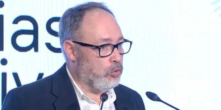 La economía y la educación figuran como dos de los grandes temas de interés en la conversación ciudadana