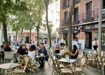 El PSOE acusa al Ayuntamiento de ‘correr’ con la nueva ordenanza de terrazas y plantea una alternativa ‘adaptada a la diversidad’ de Madrid