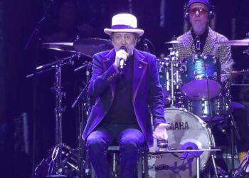 Sabina rinde homenaje a Madrid en su último concierto