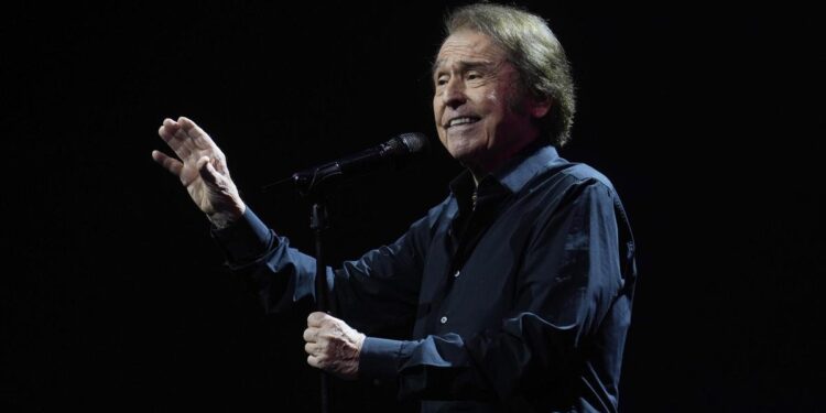 Hay Raphael para rato: el cantante hace otra demostración de fuerza con su concierto en el Movistar Arena