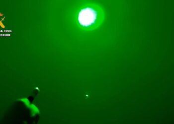 Denunciado por apuntar con un láser modificado a aeronaves y a personas en Agoncillo