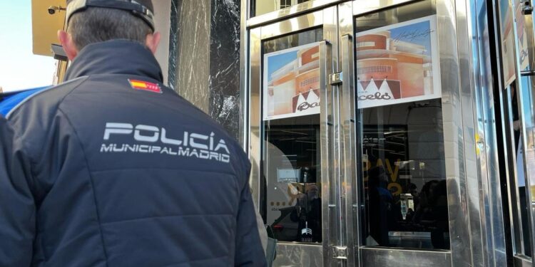 El Ayuntamiento de Madrid precinta finalmente el Teatro Barceló tras levantarse las medidas cautelares