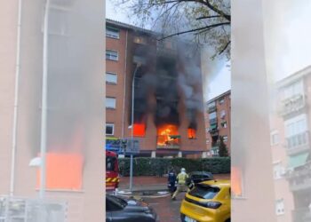 Una explosión provoca un incendio en bloque de viviendas en el barrio de Buenavista de Toledo