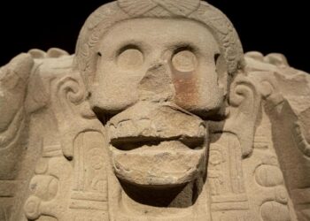 En la exposición sobre las mujeres del México indígena que ha generado tanta polémica: ‘La descolonización tiene que ver con el respeto’