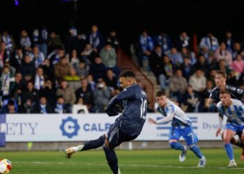 Mbappé y Lunin evitan un sofocón de un Real Madrid que acabó pidiendo la hora ante un combativo Talavera