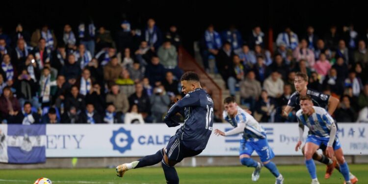 Mbappé y Lunin evitan un sofocón de un Real Madrid que acabó pidiendo la hora ante un combativo Talavera