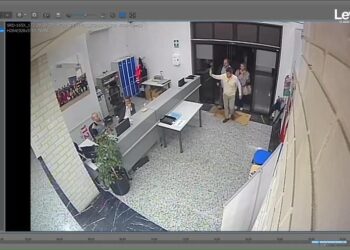 Las imágenes inéditas de la llegada de Carlos Mazón al CECOPI el día de la dana