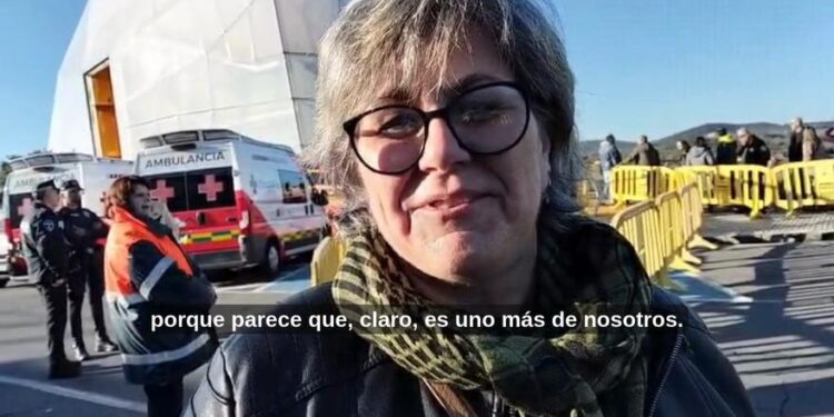 Vídeo | Cientos de personas despiden a Robe Iniesta en el Palacio de Congresos de Plasencia