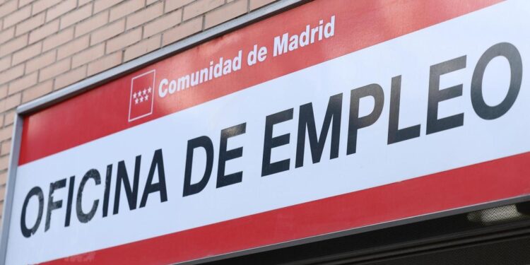 El paro baja en Madrid en 3.903 personas en noviembre y marca su mejor dato para este mes desde 2007