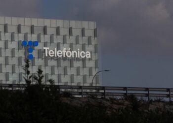 Telefónica reduce ya el ERE a menos de 5.500 bajas y mejora condiciones a los que se quedan para acercar un pacto con los sindicatos