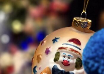 La tienda de decoración que te sumerge ‘en un cuento de Navidad’: figuras, adornos y una cafetería escondida