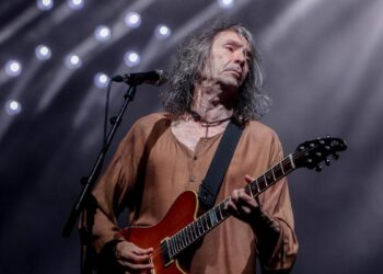 Muere Robe Iniesta a los 63 años, voz y alma de Extremoduro