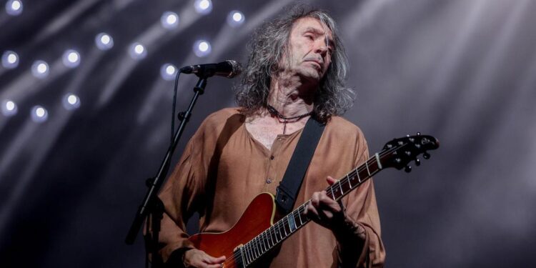 Muere Robe Iniesta a los 63 años, voz y alma de Extremoduro