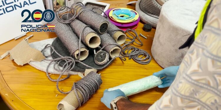 Correo criminal: desmantelada una banda que enviaba droga oculta en piscinas hinchables, juguetes y hasta bombones