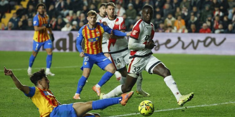 El Valencia deja helado Vallecas