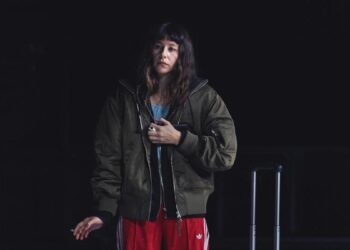 Irene Escolar: ‘Nos hacemos daño porque el mundo es profundamente hostil y nos sentimos muy solos’