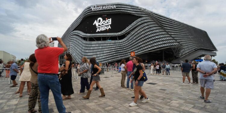 La ‘guerra’ entre el Movistar Arena y el Roig Arena por tener el recinto cubierto de conciertos más grande de España