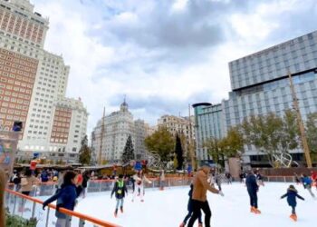 Exposiciones gratuitas, mercadillos variados, luces espectaculares y mucha música: los mejores planes para este fin de semana en Madrid