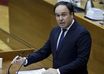 Juanfran Pérez Llorca toma posesión como presidente valenciano ante el pleno de las Corts