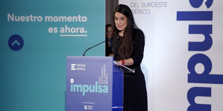 Sara Hernández del Olmo (Ministerio de Transportes): ‘El Gobierno ha invertido 1.780 millones de euros en Extremadura en trenes y carreteras’