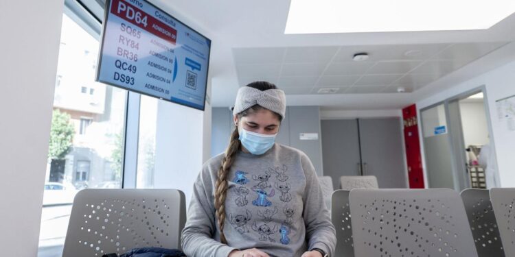Sanidad recomienda desde este lunes el uso de mascarillas en centros sanitarios por la gripe