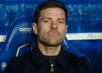 Florentino se rinde: Xabi Alonso es el mejor escudo y la solución menos mala