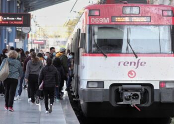 Madrid tacha de ‘improvisado’ el abono transportes único de Sánchez y espera a que se concrete la extensión de las ayudas ya vigentes