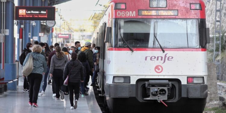 Madrid tacha de ‘improvisado’ el abono transportes único de Sánchez y espera a que se concrete la extensión de las ayudas ya vigentes