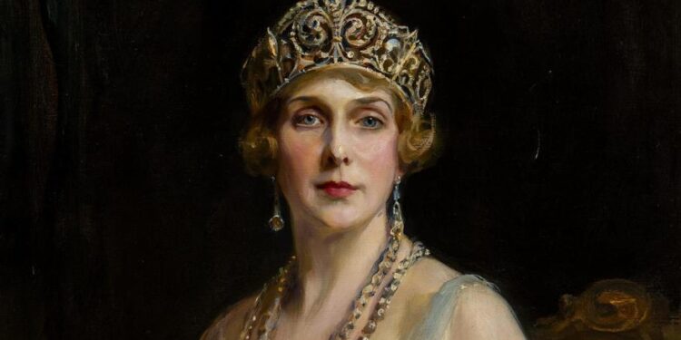 Boda sangrienta, católica conversa e icono de la moda: por qué le debes tanto a Victoria Eugenia, la reina que revolucionó la monarquía española