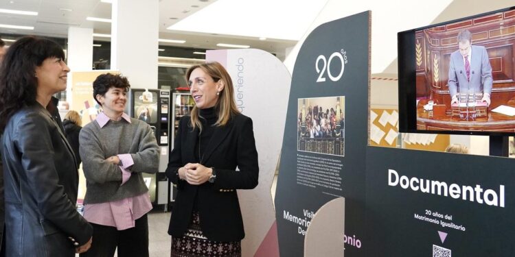 Alcorcón celebra dos décadas de amor y derechos LGTBI+ con la exposición ’20 años de matrimonio igualitario. Sí, sigo queriendo’