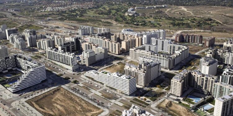 Las trabas urbanísticas contadas por Valdebebas, uno de los pocos desarrollos que surfeó la burbuja inmobiliaria