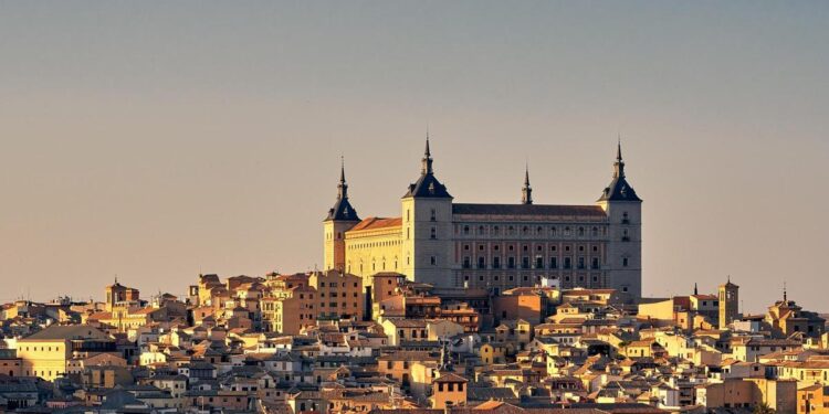 ¿Cuánto cobra el alcalde de tu municipio? Estos son los sueldos de los regidores de la provincia de Toledo