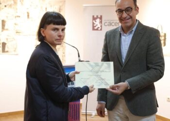 La madrileña Laura Pilar Delgado, ganadora del primer premio de la XI Bienal Iberoamericana ‘Ciudad de Cáceres’