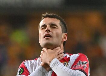 El Rayo ahoga al Jagiellonia y da un golpe de autoridad en la Conference